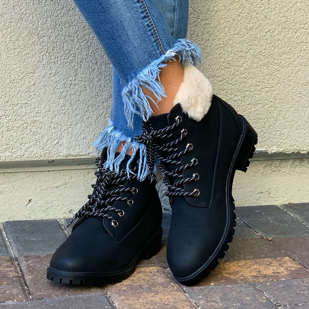 Black Laceup Hiking Faux Shearling Winter Boots - Picture 4 of 8